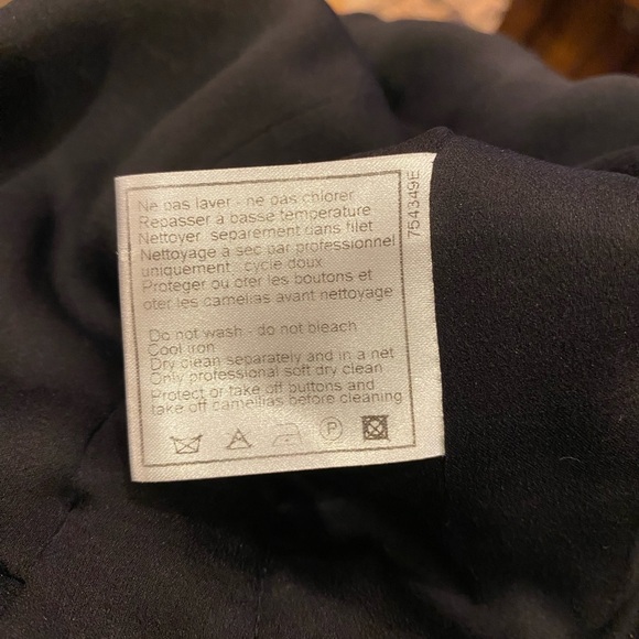 CHANEL ICONIC Runway Lasagne Tweed Little Black jacket size 40 - Picture 17 of 17